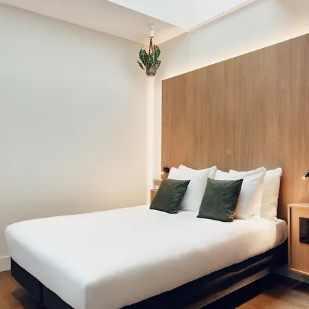 Townhouse מלון